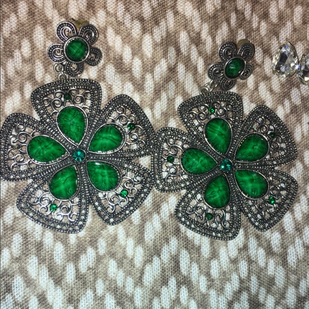 Lot of old costume jewelry